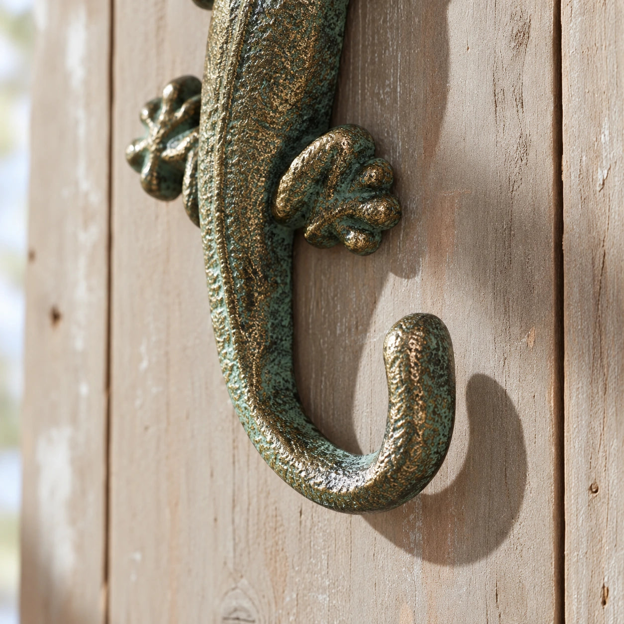 Gecko Wall Hook, Green and Gold Cast Iron for Keys, Towels or Hats, 6.3" 58069 shot 3