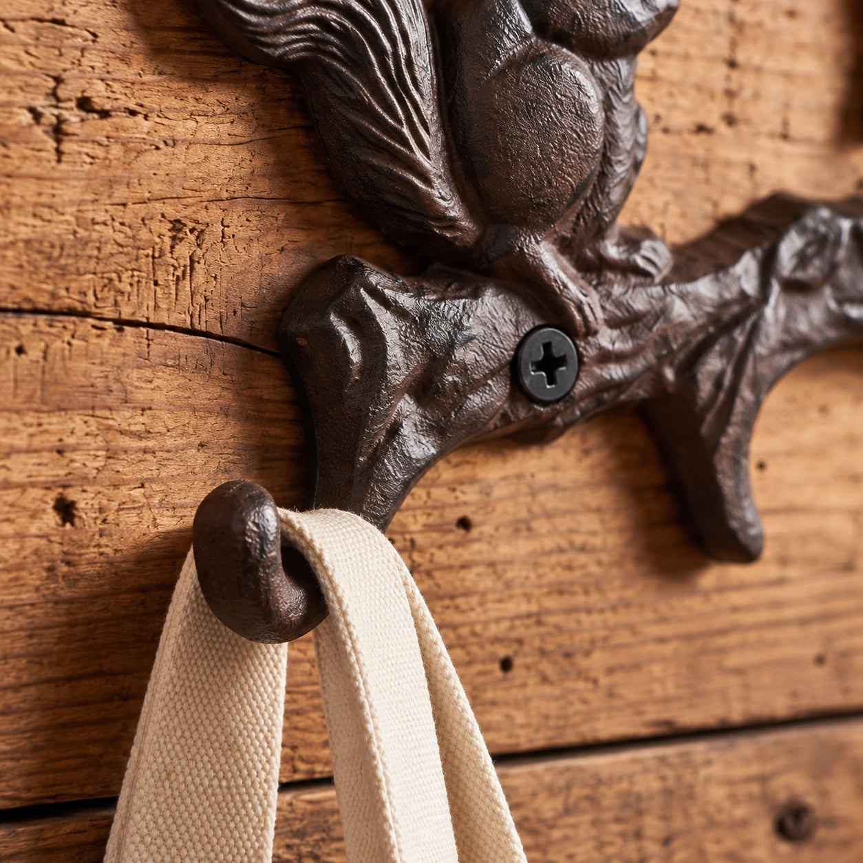 Squirrel Family 4-Hook Rack, Cast Iron Woodland Wall Hooks, 13.4" 58208 shot 3
